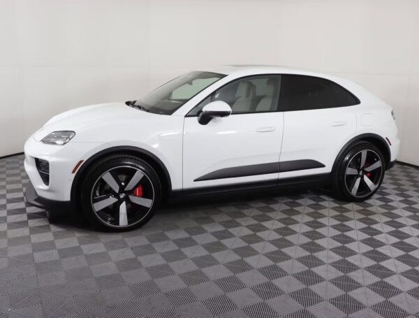 imgi_376_002_2026050704 2025 Porsche Macan 4S Electric