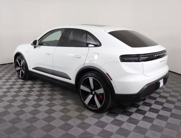 imgi_377_003_2026050704 2025 Porsche Macan 4S Electric