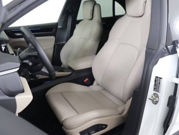 imgi_379_005_2026050704 2025 Porsche Macan 4S Electric