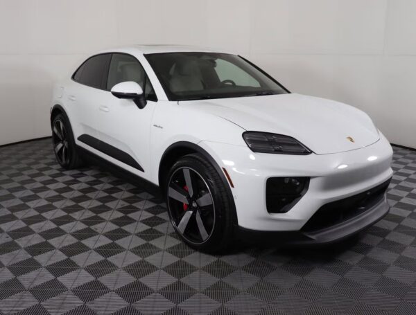imgi_401_008_2026050704 2025 Porsche Macan 4S Electric