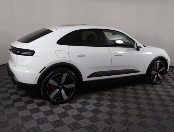 imgi_402_009_2026050704 2025 Porsche Macan 4S Electric