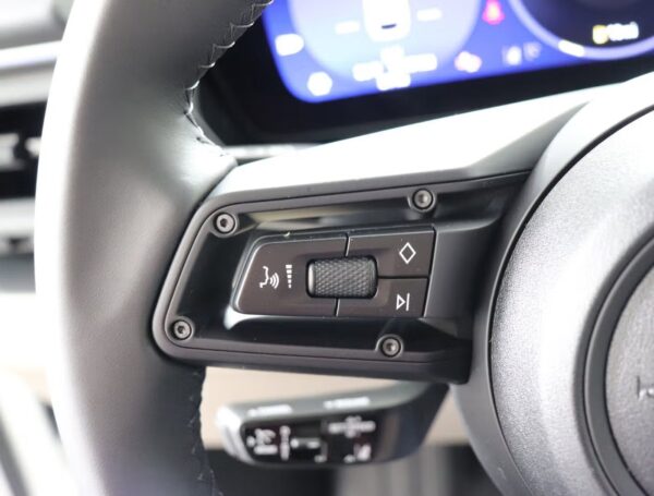 imgi_411_018_2026050704 2025 Porsche Macan 4S Electric
