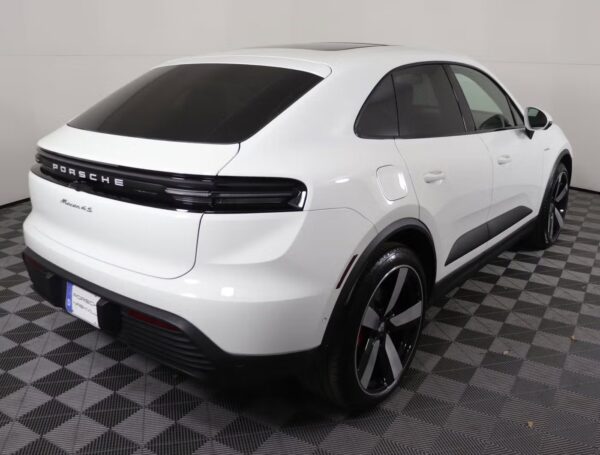 imgi_415_022_2026050704 2025 Porsche Macan 4S Electric