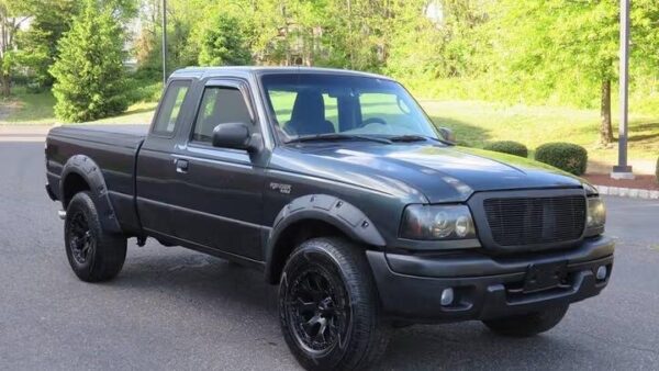 2005 Ford Ranger 2dr Supercab 126" WB XLT 4WD Used · 141,883 mi  PRICE : 00