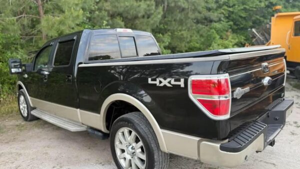 2010 Ford F-150 King Ranch Super Crew 5.5' Box 4WD Used · 133,127 mi     00