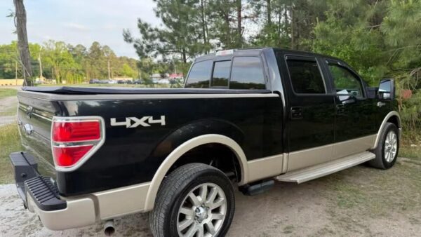 2010 Ford F-150 King Ranch Super Crew 5.5' Box 4WD Used · 133,127 mi     00