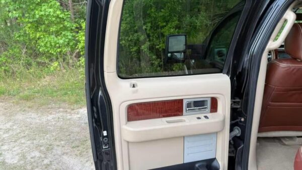 2010 Ford F-150 King Ranch Super Crew 5.5' Box 4WD Used · 133,127 mi     00