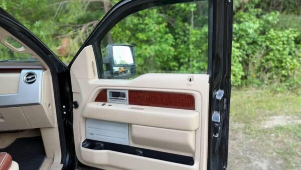 2010 Ford F-150 King Ranch Super Crew 5.5' Box 4WD Used · 133,127 mi     00