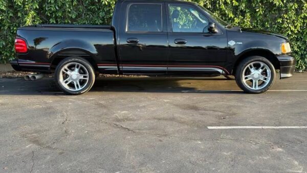 2001 Ford F-150 Harley-Davidson Crew Cab 5.5' Box 2WD Used · 125,625 mi   50
