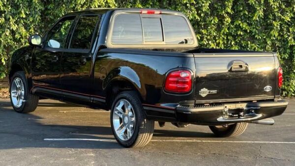 2001 Ford F-150 Harley-Davidson Crew Cab 5.5' Box 2WD Used · 125,625 mi   50