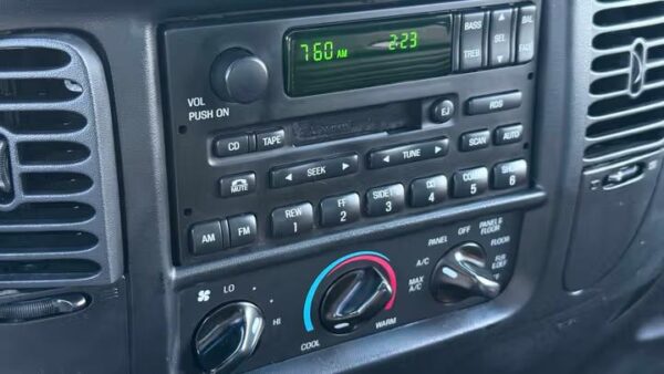 2001 Ford F-150 Harley-Davidson Crew Cab 5.5' Box 2WD Used · 125,625 mi   50