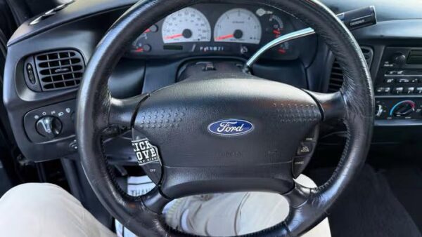 2001 Ford F-150 Harley-Davidson Crew Cab 5.5' Box 2WD Used · 125,625 mi   50