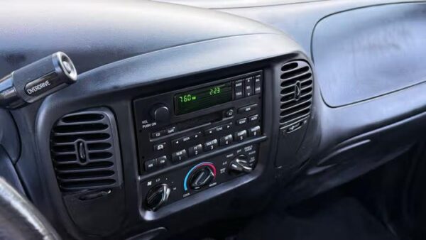 2001 Ford F-150 Harley-Davidson Crew Cab 5.5' Box 2WD Used · 125,625 mi   50