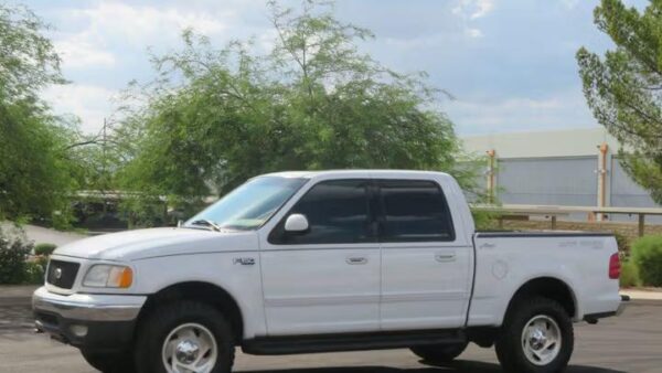 WhatsApp Image 2026-09-02 at 8.54.50 PM 2001 Ford F-150 XLT Crew Cab 5.5' Box 4WD Used · 178,710 mi $ 5000