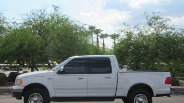 WhatsApp Image 2026-09-02 at 8.54.51 PM (1) 2001 Ford F-150 XLT Crew Cab 5.5' Box 4WD Used · 178,710 mi $ 5000