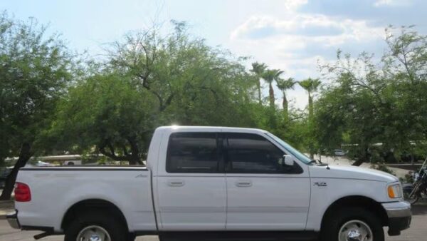 WhatsApp Image 2026-09-02 at 8.54.51 PM 2001 Ford F-150 XLT Crew Cab 5.5' Box 4WD Used · 178,710 mi $ 5000