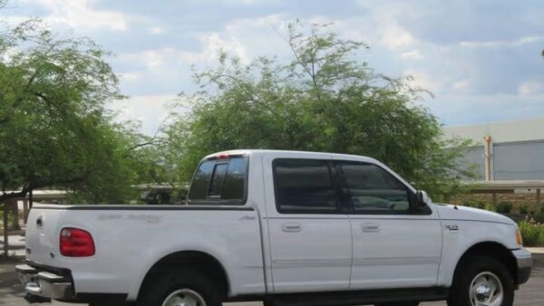 WhatsApp Image 2026-09-02 at 8.54.52 PM (1) 2001 Ford F-150 XLT Crew Cab 5.5' Box 4WD Used · 178,710 mi $ 5000