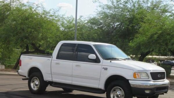 WhatsApp Image 2026-09-02 at 8.54.52 PM 2001 Ford F-150 XLT Crew Cab 5.5' Box 4WD Used · 178,710 mi $ 5000