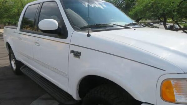 WhatsApp Image 2026-09-02 at 8.54.53 PM (2) 2001 Ford F-150 XLT Crew Cab 5.5' Box 4WD Used · 178,710 mi $ 5000