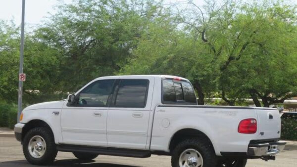 WhatsApp Image 2026-09-02 at 8.54.53 PM 2001 Ford F-150 XLT Crew Cab 5.5' Box 4WD Used · 178,710 mi $ 5000