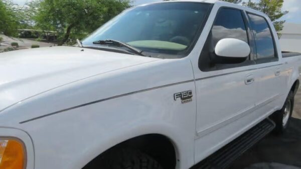 WhatsApp Image 2026-09-02 at 8.54.54 PM 2001 Ford F-150 XLT Crew Cab 5.5' Box 4WD Used · 178,710 mi $ 5000