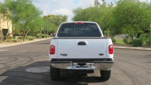 WhatsApp Image 2026-09-02 at 8.54.55 PM 2001 Ford F-150 XLT Crew Cab 5.5' Box 4WD Used · 178,710 mi $ 5000