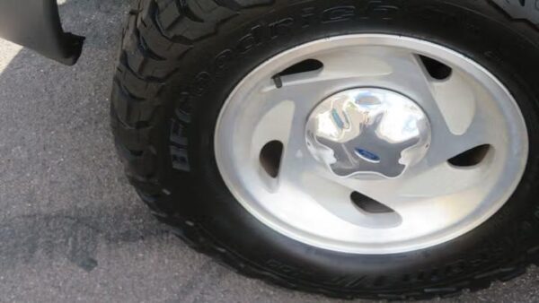 WhatsApp Image 2026-09-02 at 8.54.56 PM (2) 2001 Ford F-150 XLT Crew Cab 5.5' Box 4WD Used · 178,710 mi $ 5000