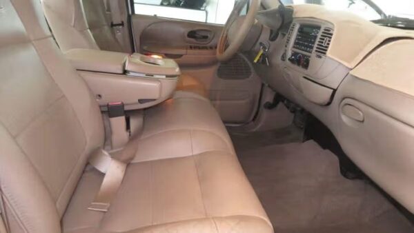 WhatsApp Image 2026-09-02 at 8.55.02 PM (1) 2001 Ford F-150 XLT Crew Cab 5.5' Box 4WD Used · 178,710 mi $ 5000