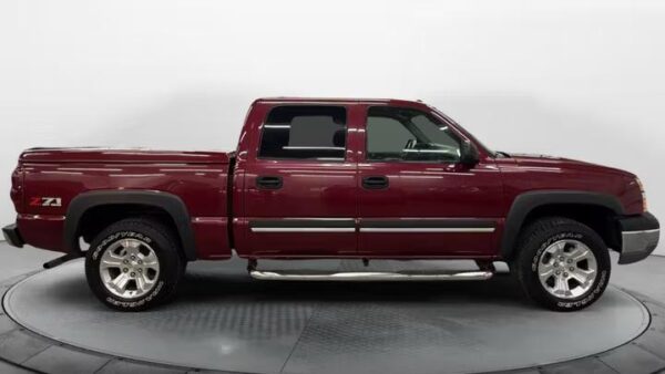WhatsApp Image 2026-09-02 at 9.05.05 PM 2004 Chevrolet Silverado 1500 Z71 Crew Cab Short Box 4WD Used · 223,226 mi $ 6000