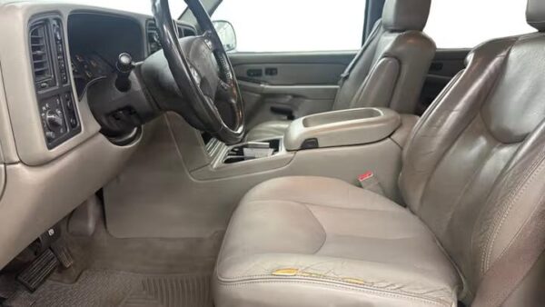 WhatsApp Image 2026-09-02 at 9.05.08 PM (2) 2004 Chevrolet Silverado 1500 Z71 Crew Cab Short Box 4WD Used · 223,226 mi $ 6000