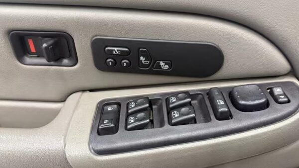 WhatsApp Image 2026-09-02 at 9.05.12 PM (2) 2004 Chevrolet Silverado 1500 Z71 Crew Cab Short Box 4WD Used · 223,226 mi $ 6000