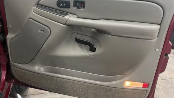 WhatsApp Image 2026-09-02 at 9.05.13 PM (1) 2004 Chevrolet Silverado 1500 Z71 Crew Cab Short Box 4WD Used · 223,226 mi $ 6000