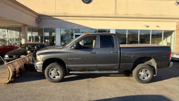 WhatsApp Image 2026-09-08 at 2.54.35 PM 2004 Dodge Ram 3500 SLT Quad Cab Regular Bed 4WD SRW Used · 52,222 m 00