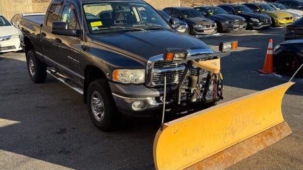 WhatsApp Image 2026-09-08 at 2.55.00 PM 2004 Dodge Ram 3500 SLT Quad Cab Regular Bed 4WD SRW Used · 52,222 m 00