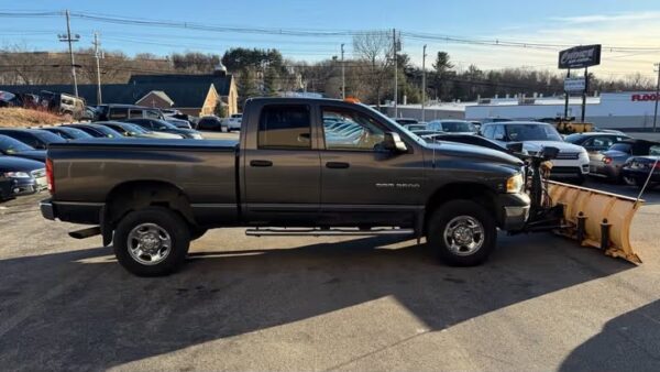 WhatsApp Image 2026-09-08 at 2.55.03 PM 2004 Dodge Ram 3500 SLT Quad Cab Regular Bed 4WD SRW Used · 52,222 m 00