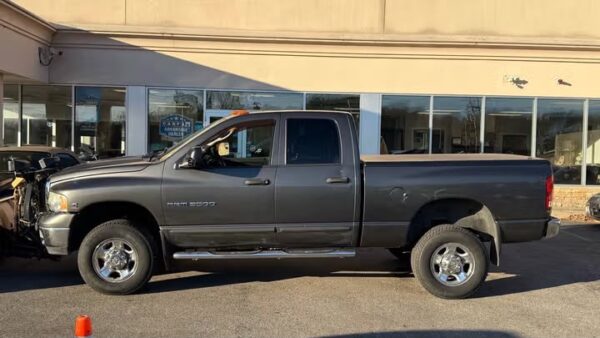 WhatsApp Image 2026-09-08 at 2.55.05 PM 2004 Dodge Ram 3500 SLT Quad Cab Regular Bed 4WD SRW Used · 52,222 m 00