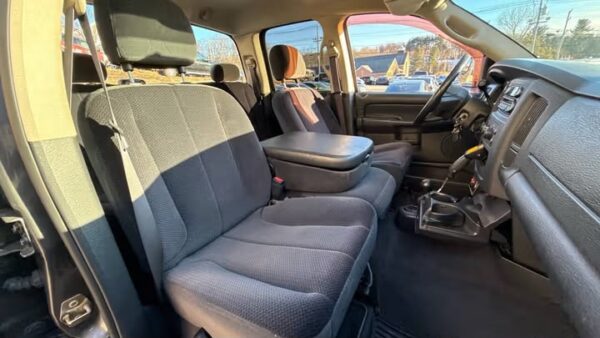 WhatsApp Image 2026-09-08 at 2.55.13 PM 2004 Dodge Ram 3500 SLT Quad Cab Regular Bed 4WD SRW Used · 52,222 m 00