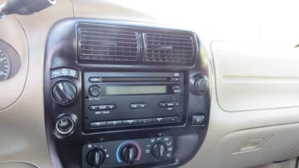 2005 Ford Ranger 2dr Supercab 126" WB XLT 4WD Used · 141,883 mi  PRICE : 00