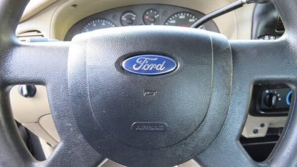2005 Ford Ranger 2dr Supercab 126" WB XLT 4WD Used · 141,883 mi  PRICE : 00